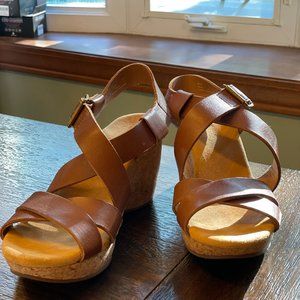 Clarks Elements Cork Wedge Brown Leather Upper Sandal in 9 1/2 M